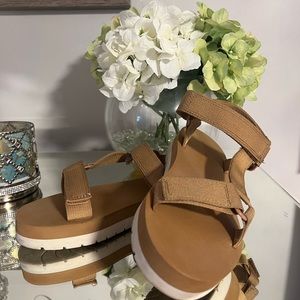 Holden Sandal
